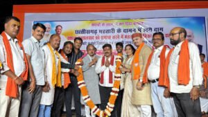 बाजे गाजे के साथ लड्डुओं से तौलकर विभिन्न समाजों एवं संगठनों ने उप मुख्यमंत्री का किया सम्मान