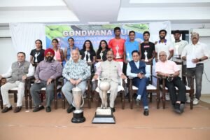 उप मुख्यमंत्री गोंडवाना कप ऑल इंडिया टेनिस टूर्नामेंट के समापन समारोह में हुए शामिल